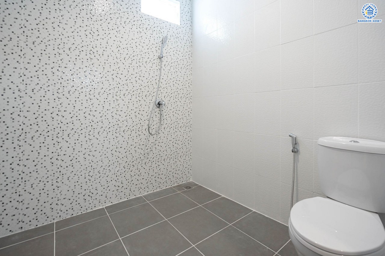 บ้านมือสองตกแต่งใหม่ โครงการ มณฑล4 บางใหญ่ เนื้อที่ 28.4 ตร.ว. ฟังก์ชัน 3 ห้องนอน 2 ห้องน้ำ จอดรถได้ 2 คัน รองรับทุกกิจกรรม บนทำเลเชื่อมต่อหลายเส้นทาง อาทิ ถนนแก้วอินทร์, ถนนกาญจนาภิเษก, ถนนรัตนาธิเบศร์ ใกล้รถไฟฟ้าสายสีม่วง "สถานีตลาดบางใหญ่" และจุดขึ้นทางด่วน "กาญจนาภิเษก"